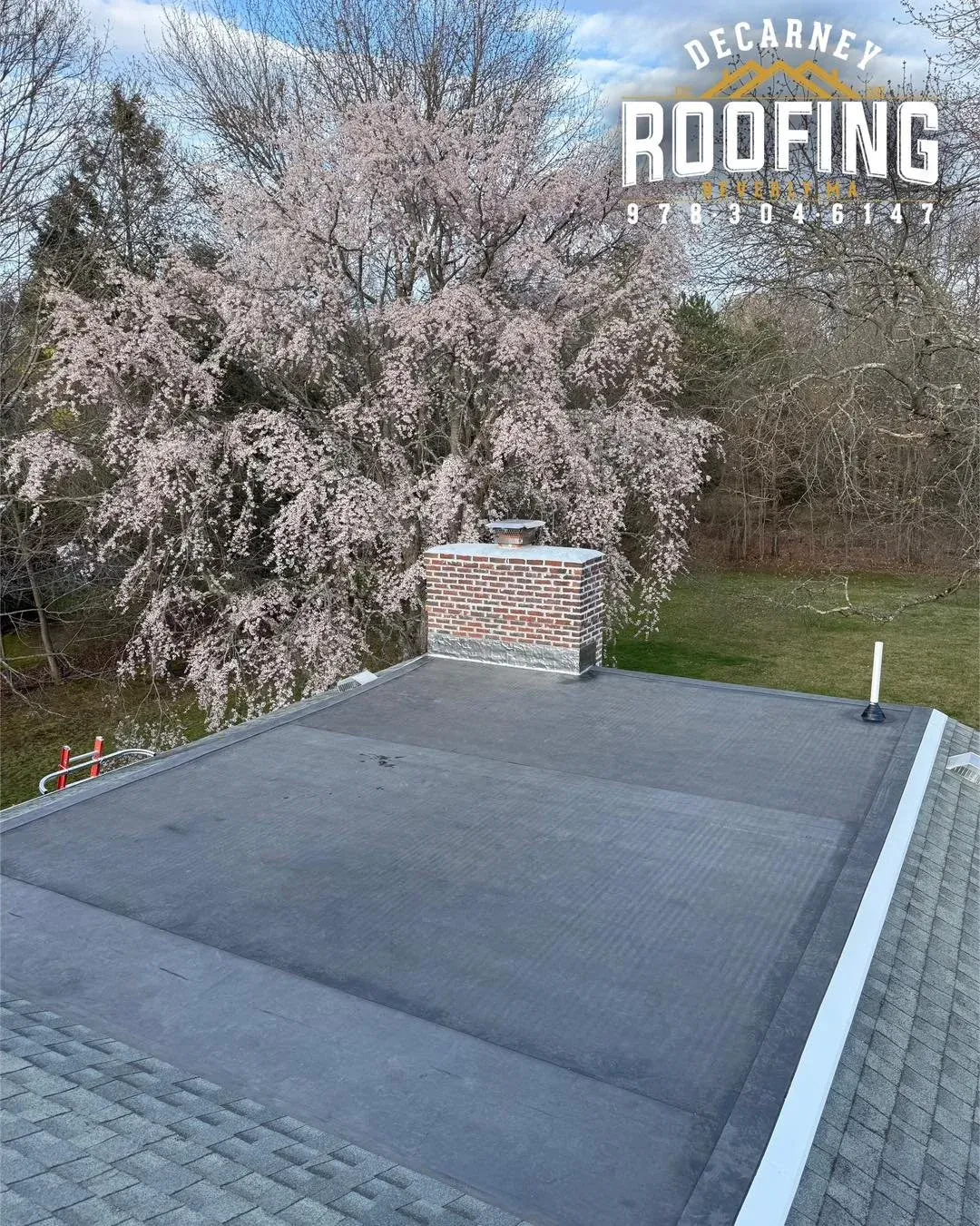 Happy Monday! ☀️
Hope everyone had a great weekend!

With the warmer temps finally back around, we&rsquo;re back at it with rubber roofing 🙌🏽

We just wrapped up this rubber in South Hamilton just before the weekend!

#DeCarneyRoofing #DeCarneyDidI