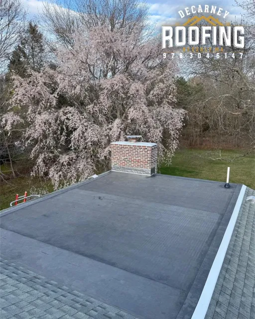 Happy Monday! ☀️
Hope everyone had a great weekend!

With the warmer temps finally back around, we&rsquo;re back at it with rubber roofing 🙌🏽

We just wrapped up this rubber in South Hamilton just before the weekend!

#DeCarneyRoofing #DeCarneyDidI