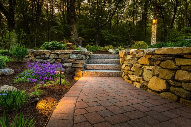 LANDSCAPE ARTISANS work photo