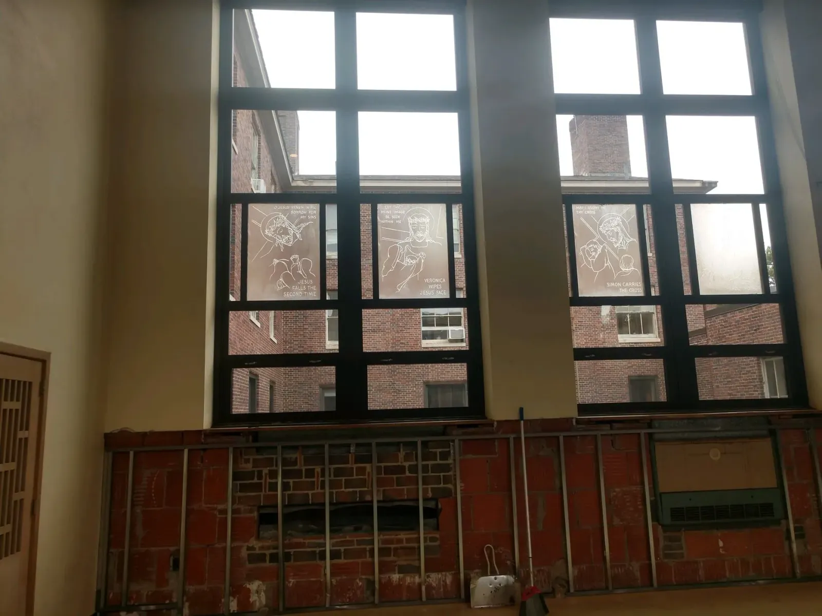 A room with a lot of windows and a brick wall