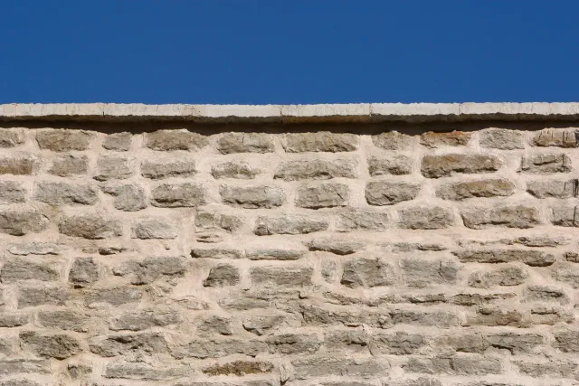 retaining wall contractor