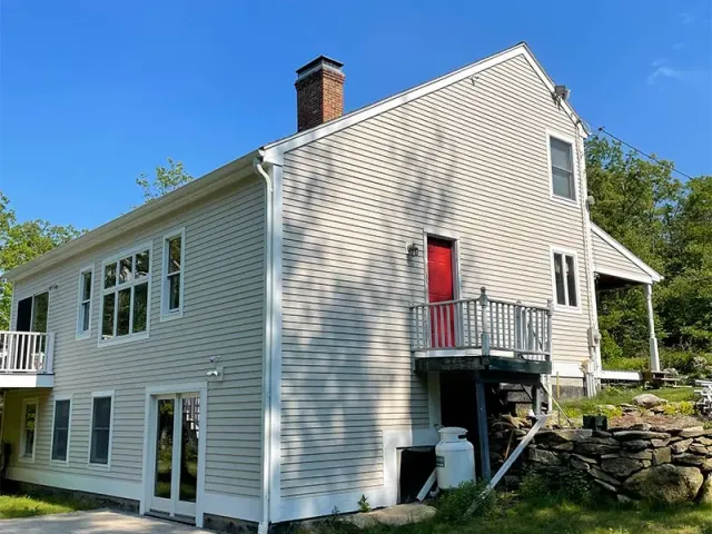 MJs Painting professional painted the exterior of the house in Middletown, CT