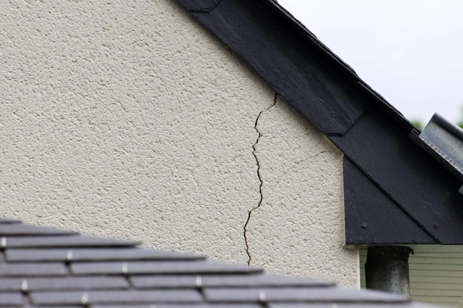 Foundation crack requiring structural repair