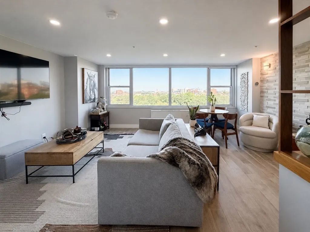 151 Tremont St # 11G
