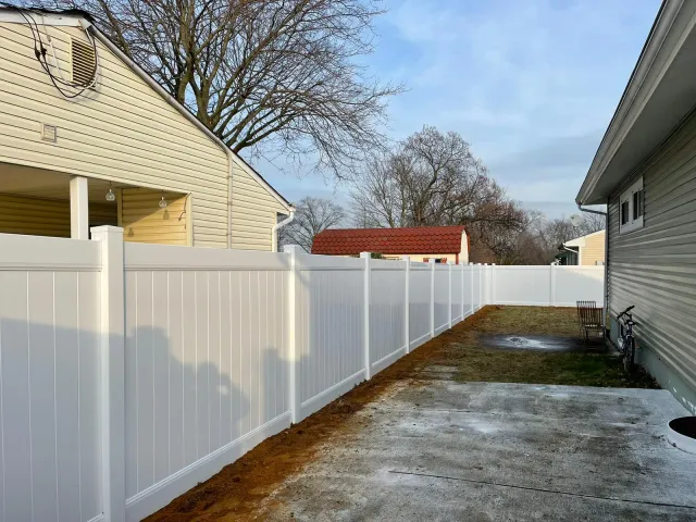 work photo from premiumfenceanddeck.com