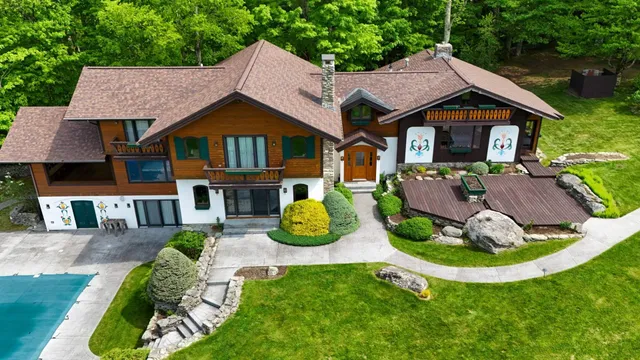 work photo from threemountainroofing.com