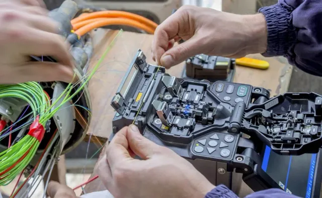 fiber optic fusion splice.jpg