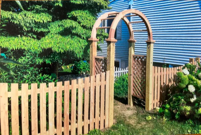 Benny's Fence Company work photo
