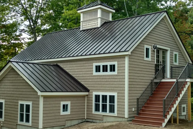 207 Roofers work photo