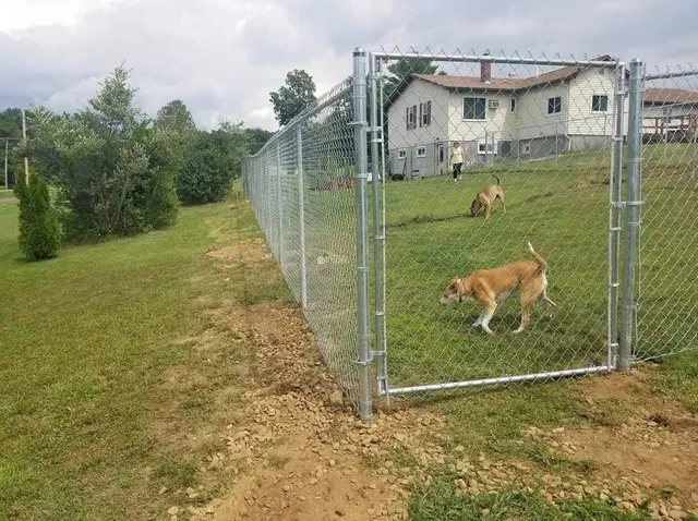 work photo from fencecontractorrochesternh.com