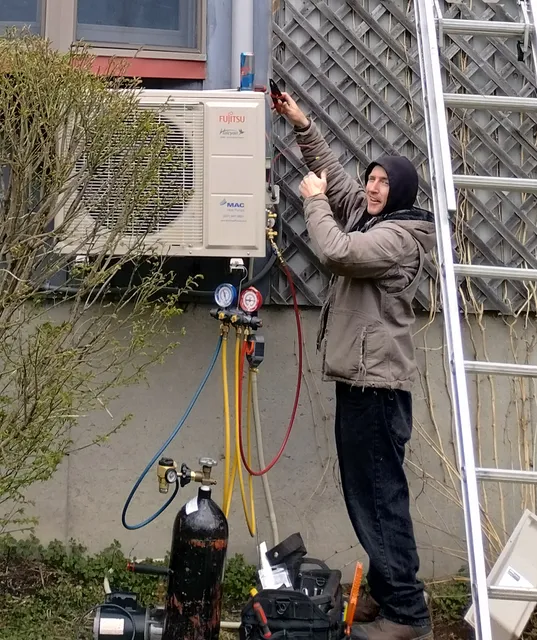 MAC Heat Pumps work photo