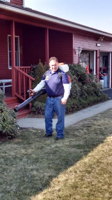 work photo from familywindowcleaning.com