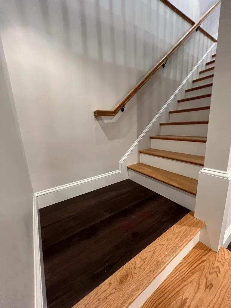 CUSTOM STAIRS & HANDRAIL