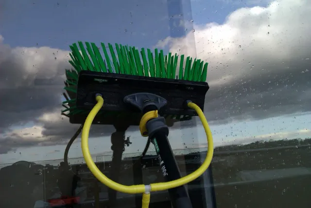 work photo from windowscleaningexpert.com