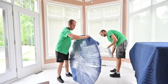 Careful loading and furniture protection in action