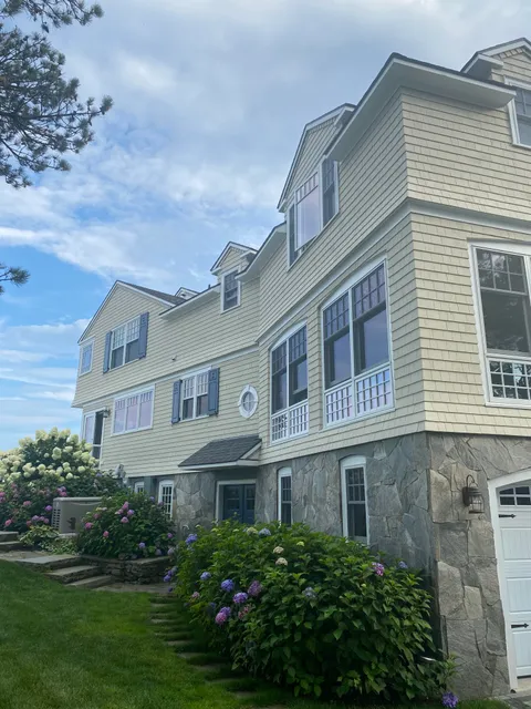 Beautiful freshly painted home exterior by professional painting contractors in Southern Maine