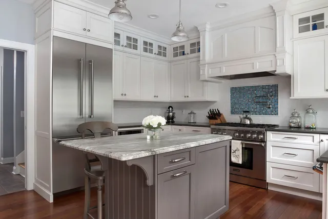 work photo from heritagekitchendesignri.com