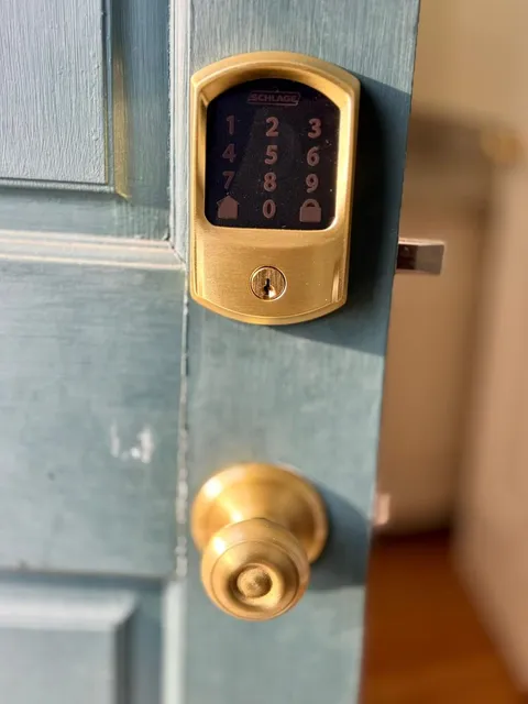 work photo from bluefinlocksmithandgaragedoors.com