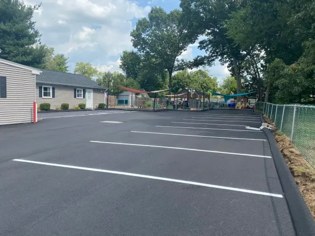 Asphalt paving