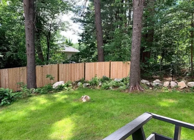 work photo from premiumfenceanddeck.com