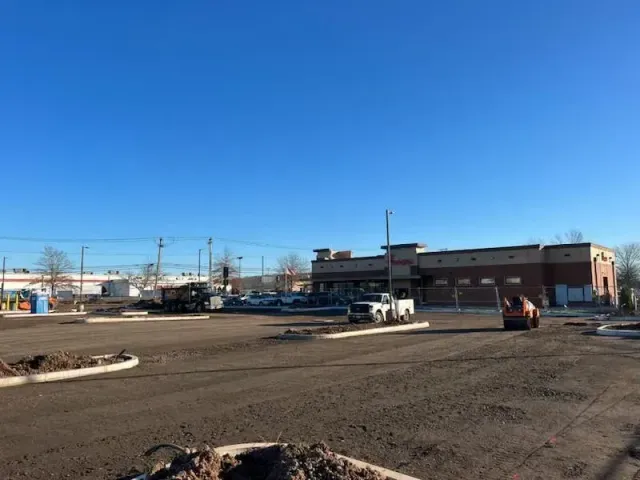 Asphalt paving