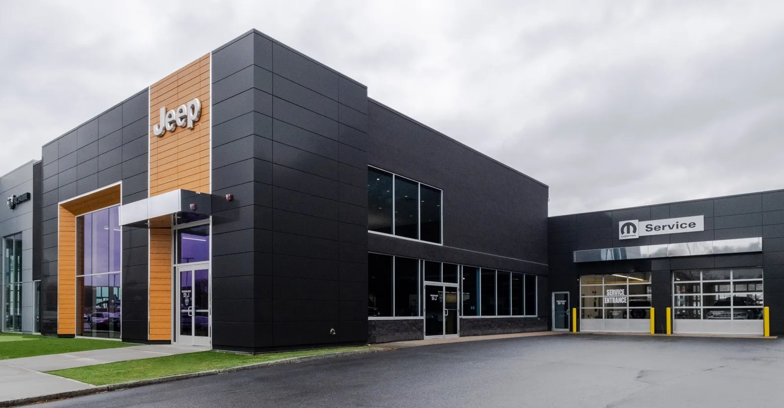 Deluca Jeep building exterior