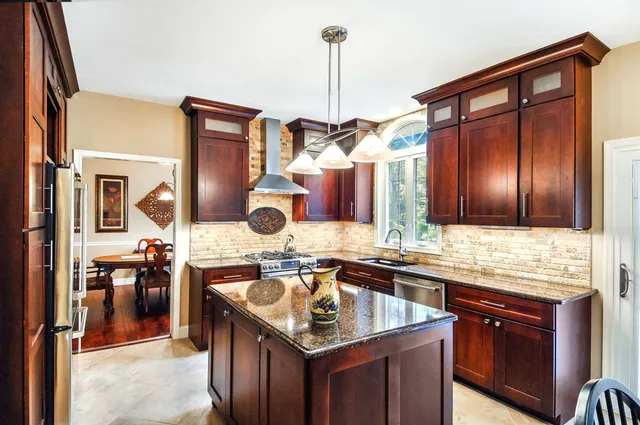 work photo from kitchen-counsel.com