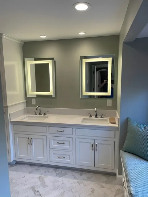 Elegant Bathroom Design Showcasing Two Sinks And A Functional Bench, Enhancing The Space's Utility And Aesthetics.