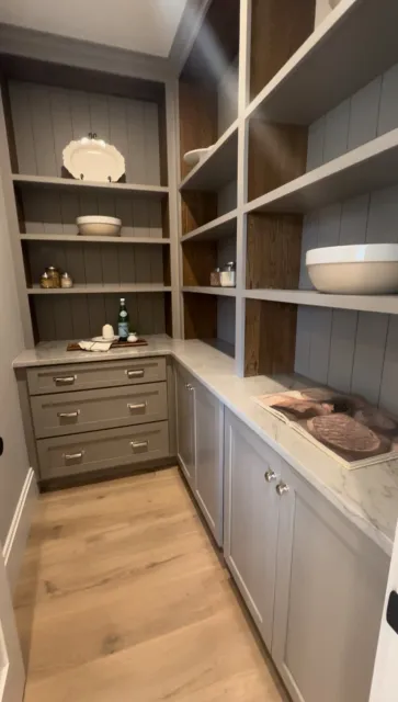 Creating the Ideal Walk-in Pantry: Functionality Meets Style