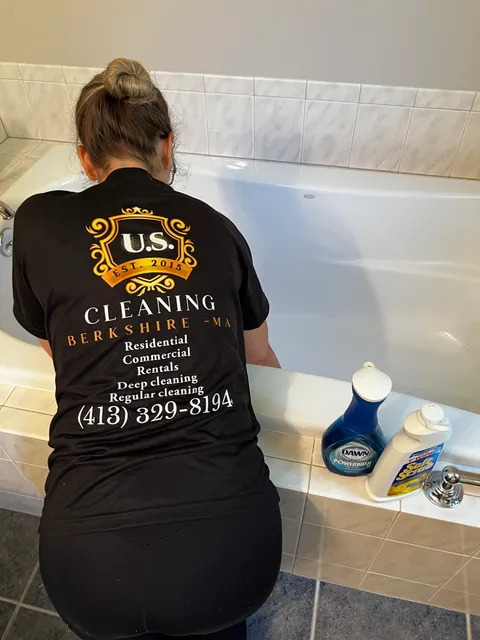 U. S.Cleaning work photo