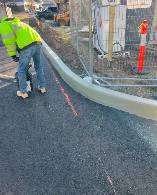 Asphalt paving