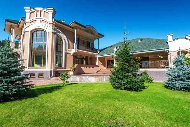 Home with a healthy green front lawn