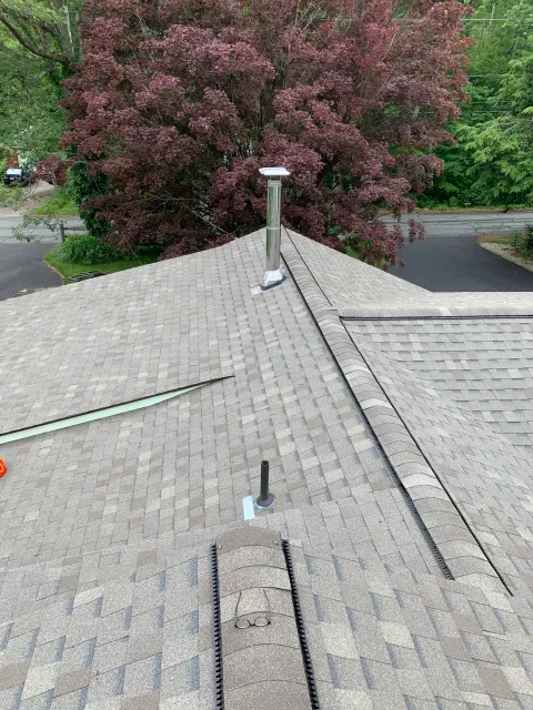 work photo from newenglandroofingri.com