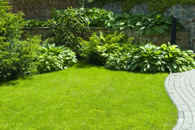 work photo from fourseason-landscaping.com
