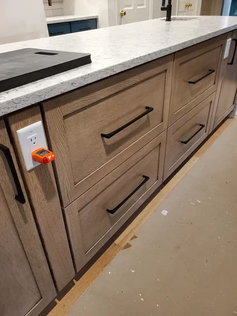 Kitchen island receptacle