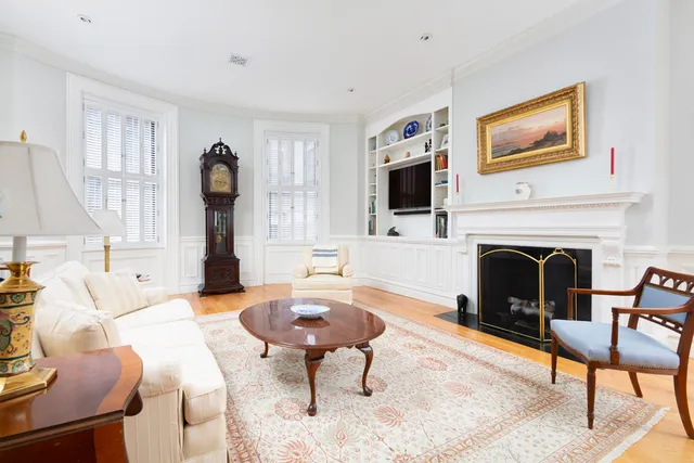 https://0201.nccdn.net/4_2/000/000/04b/f00/191_Beacon-Street_2_living_554490.jpg
