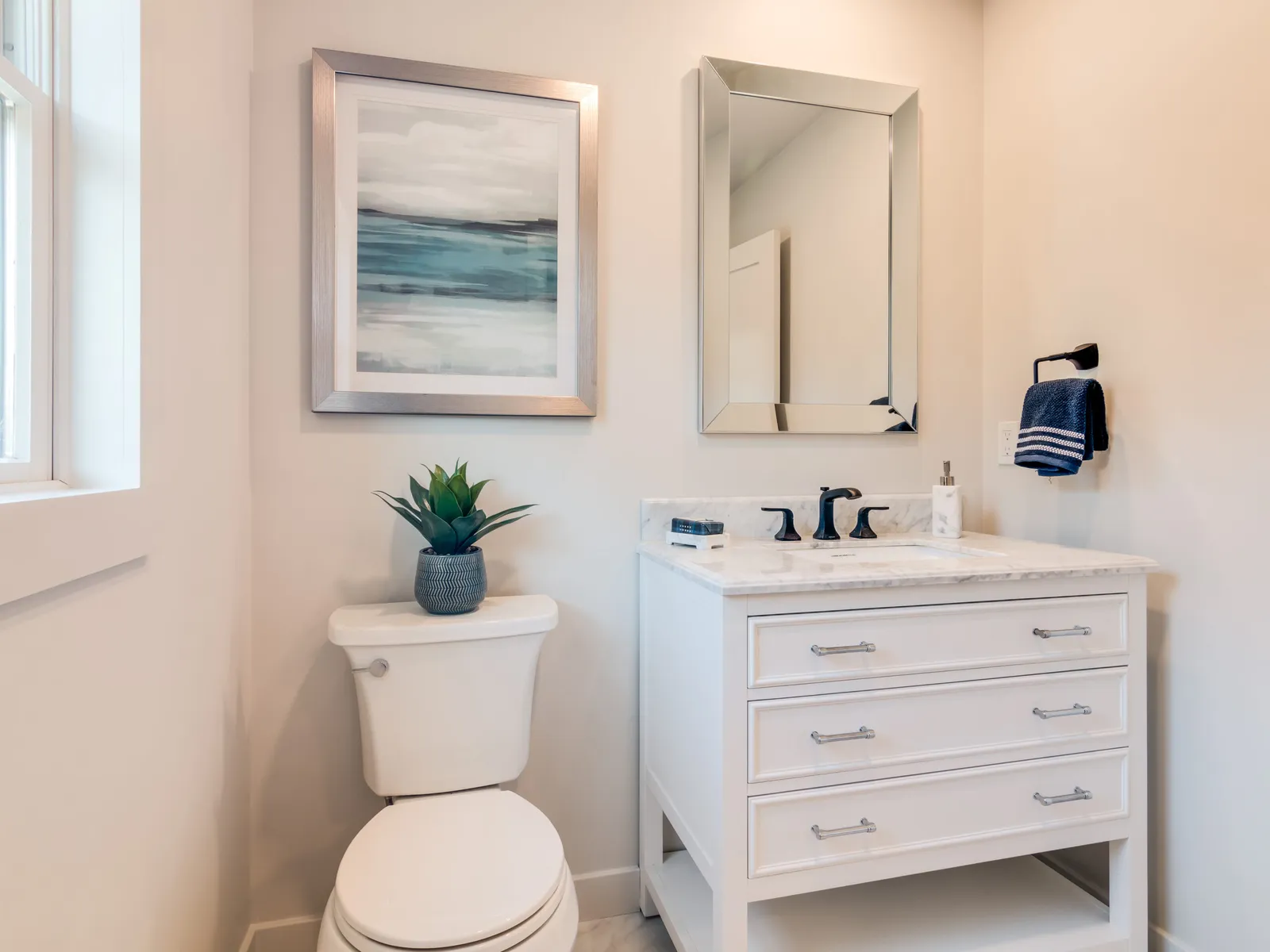 Bathroom vanity with quartz top