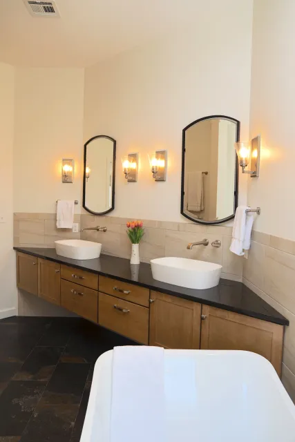 **Master Bath 01.JPG