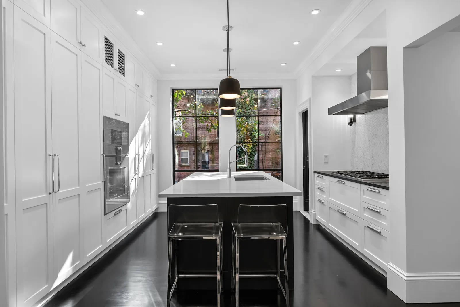 28 Lawrence St, Boston, MA 02116