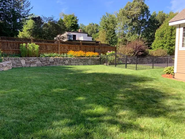 work photo from fencecontractorrochesternh.com