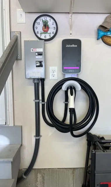 Electric vehicle charging station