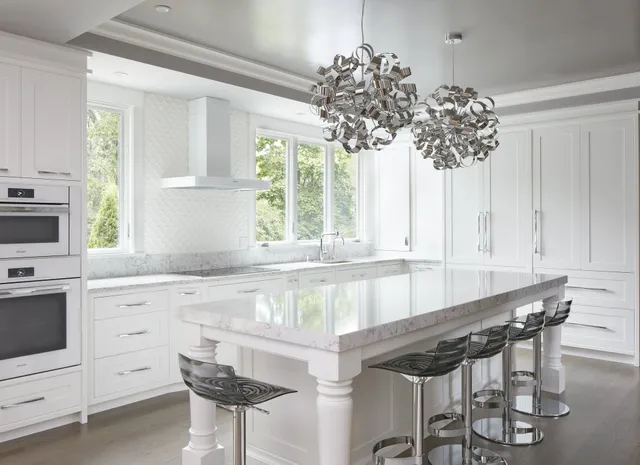 Kitchen with arabesque tile backsplash