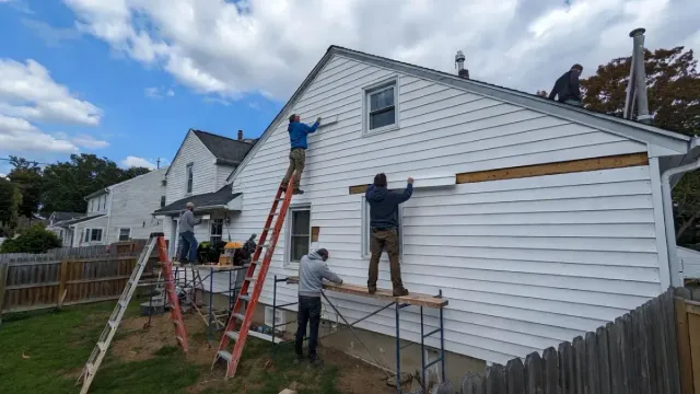 Residential vinyl siding installation in Everett Massachusetts by experienced local contractors.