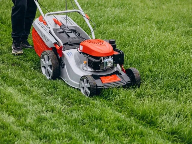 Roberts Property Management LLC 860 248 7966 39 Treadwell Ave, Thomaston, CT, 06787 commercial lawn mowing