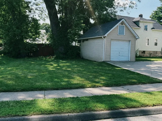 Molina's Lawn Care & Gardening work photo
