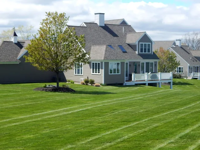 Commercial grounds maintenance