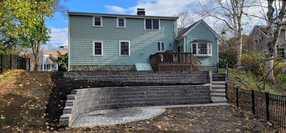 Retaining wall with steps
