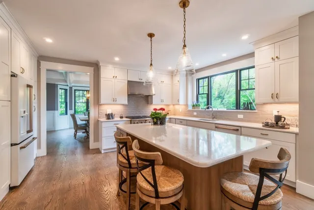 Example of a kitchen design in Boston