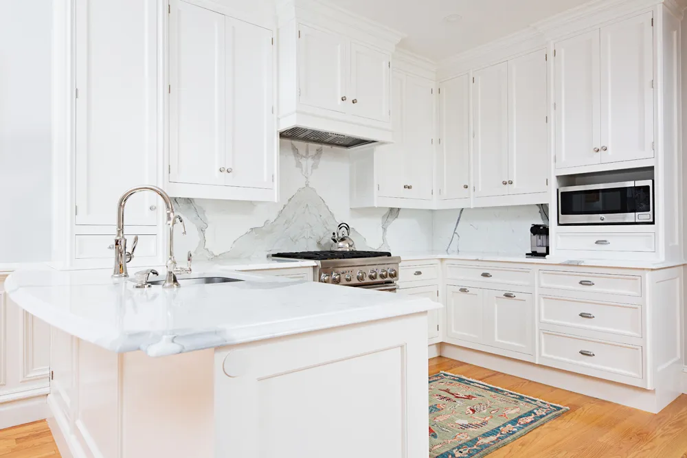 https://0201.nccdn.net/1_2/000/000/101/d07/191_Beacon-Street_2_kitchen-_554489.jpg