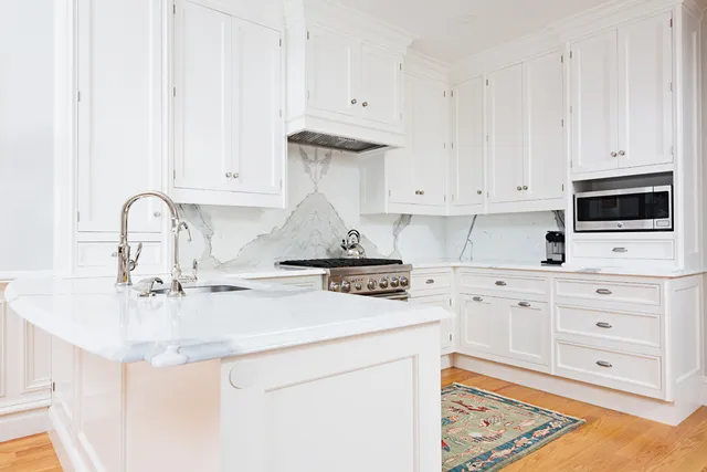 https://0201.nccdn.net/1_2/000/000/101/d07/191_Beacon-Street_2_kitchen-_554489.jpg